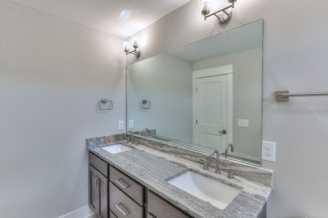 Building Photo - 3516 Albee Dr