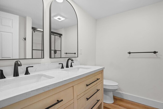 Building Photo - 6620 Upton Ln