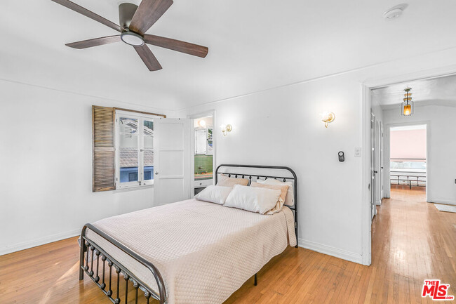 Building Photo - 1530 Valley View Rd