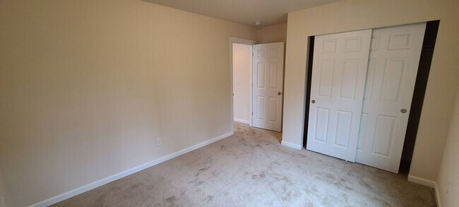 Building Photo - Gorgeous 3- bedroom 2.5 bathroom Port Orch...
