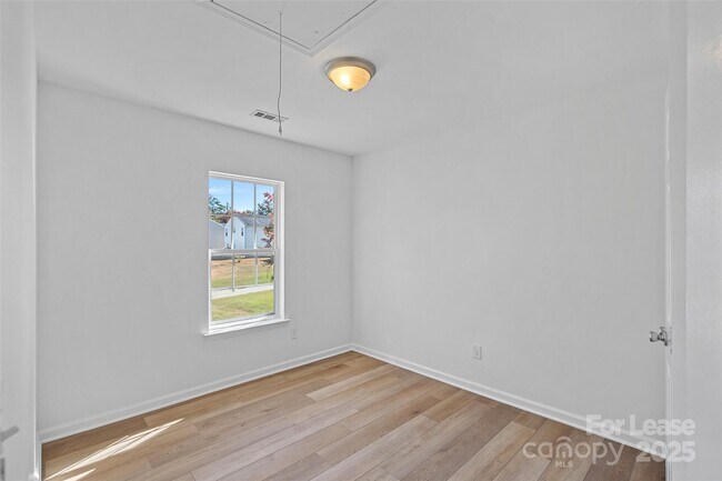 Building Photo - 5628 Henderson Oaks Dr