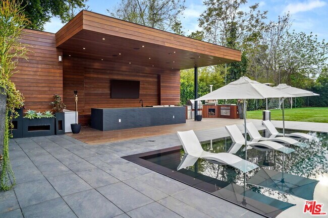 Building Photo - 6029 Melvin Ave