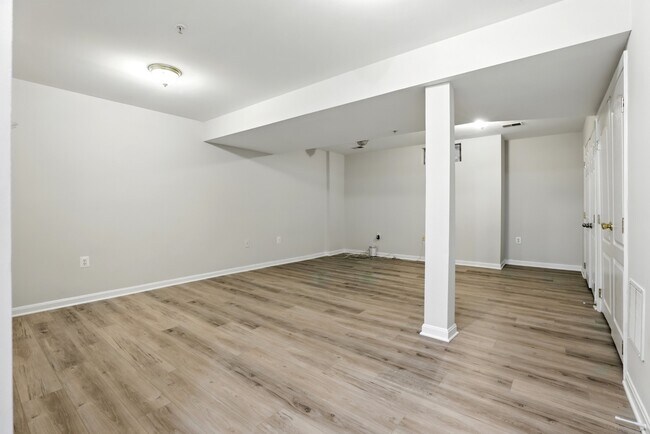 Building Photo - 15403 Gideon Gilpin St