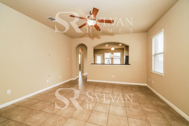 Building Photo - Prepare to be impressed by this 3 bedroom, 2 bathroom home