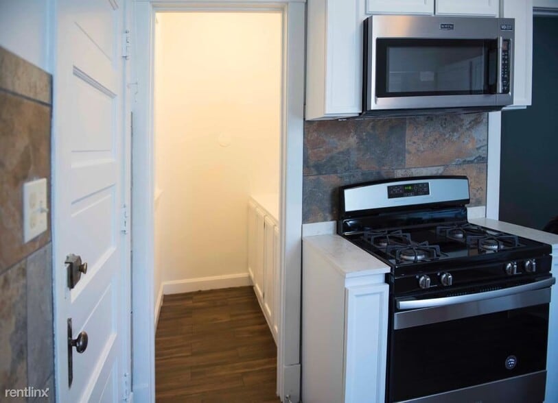 walk in pantry - 4120 N Wolcott Ave
