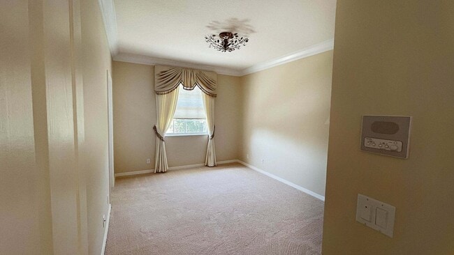 Building Photo - 9843 Vía Amati