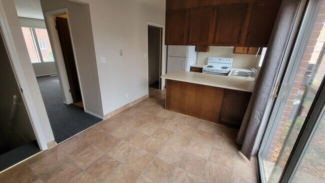 Building Photo - 704 S Orch Dr