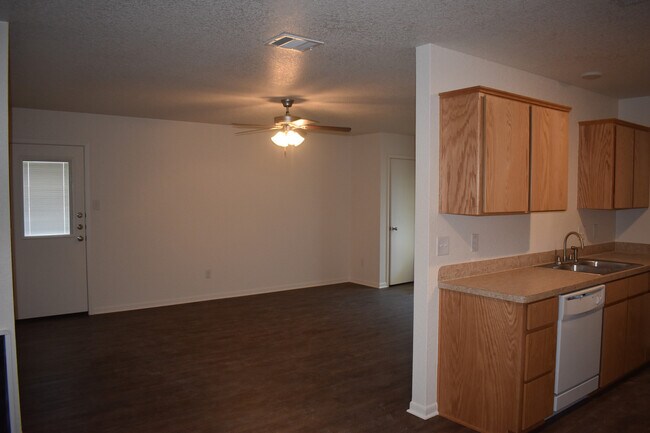 Building Photo - 201 Coby Dr