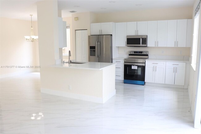 Building Photo - 1028 Golden Cane Dr