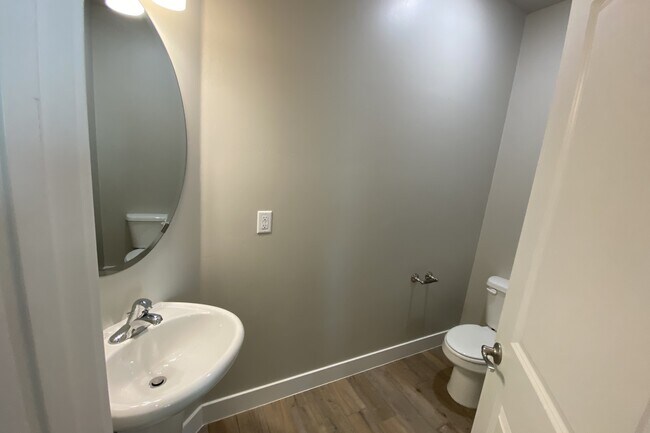 Building Photo - 463 N 480 W