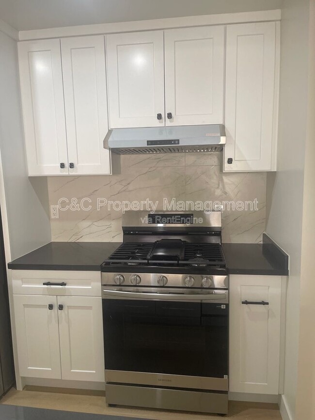 Building Photo - 2061 S Magnolia Ave