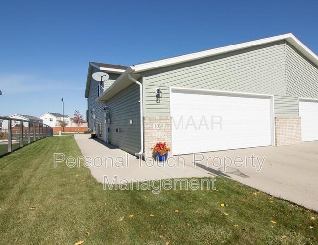 Building Photo - 1060 41st Ave W