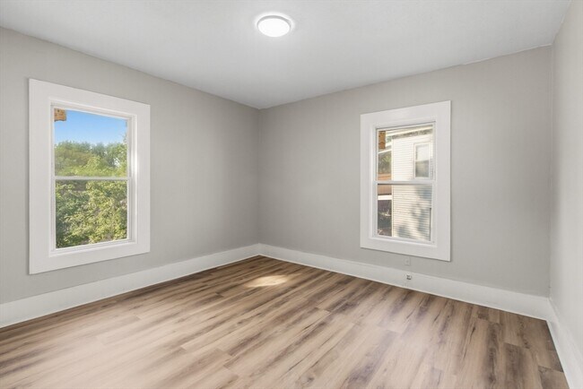Building Photo - 834 Worthington St