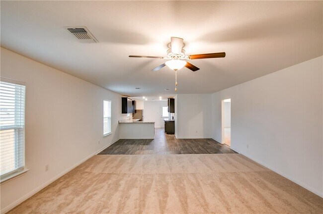 Building Photo - 617 Riverdale Dr