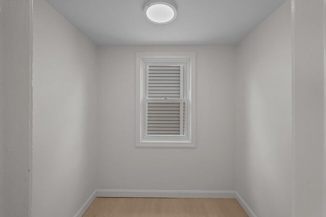 Building Photo - 6 Coffin Ave Ct