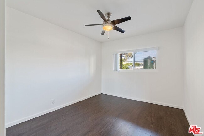 Building Photo - 1301 S Saltair Ave