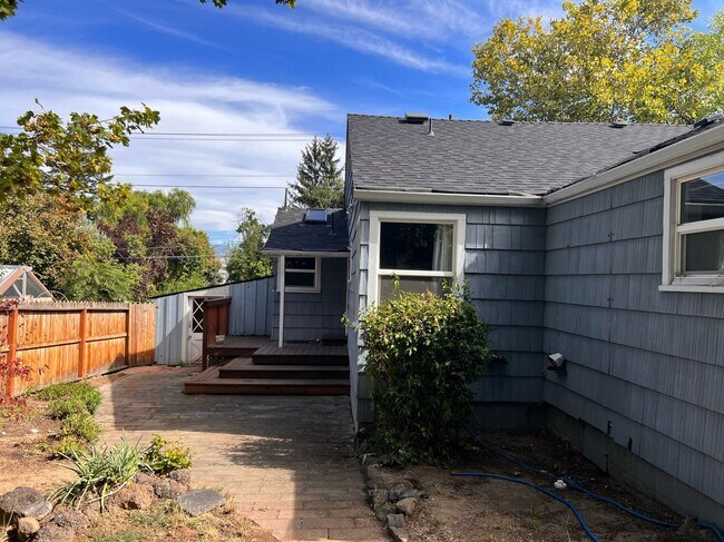 Building Photo - 509 Scenic Dr