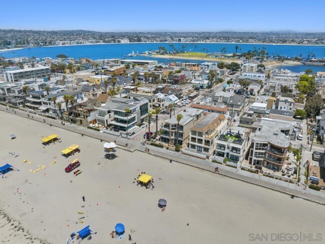 Building Photo - 3685-89 Ocean Front Walk