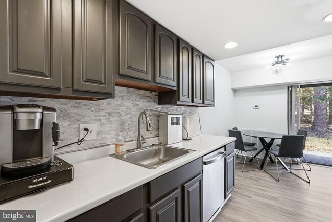 Building Photo - 11647 Stoneview Square