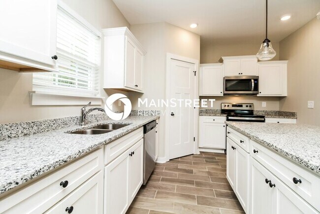 Building Photo - 4 Bedroom Pet-Friendly Home in Murfreesbor...
