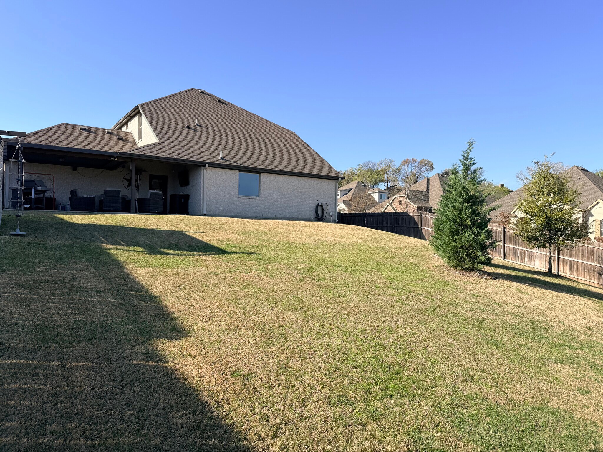 Building Photo - 560 Inwood St