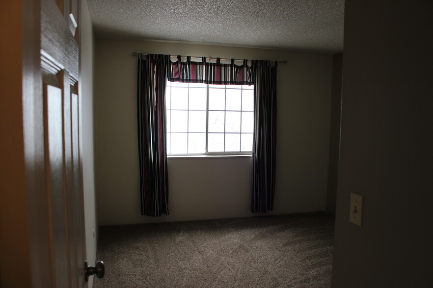 main bedroom - 14152 E Colorado Dr
