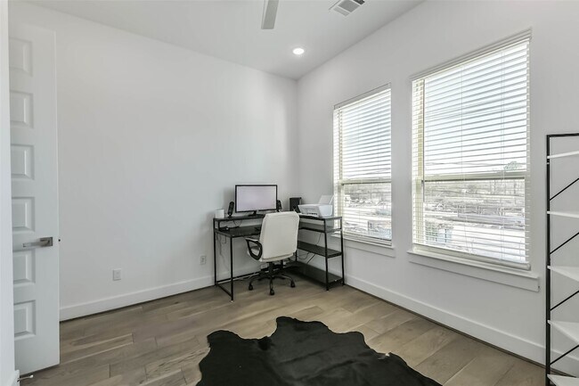 Building Photo - 308 Queen Sude Ln