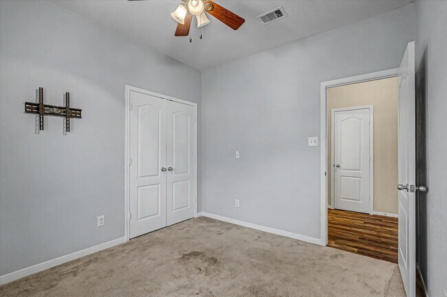 Building Photo - 630 W Newport Bend