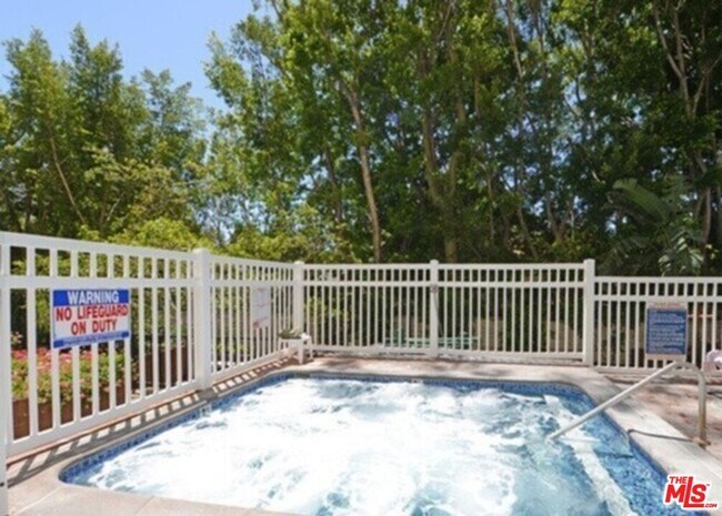 Building Photo - 10535 Wilshire Blvd