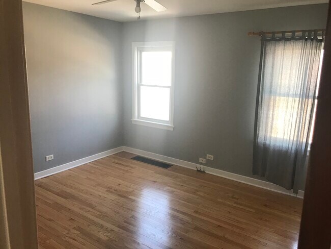 Building Photo - 10518 S Artesian Ave