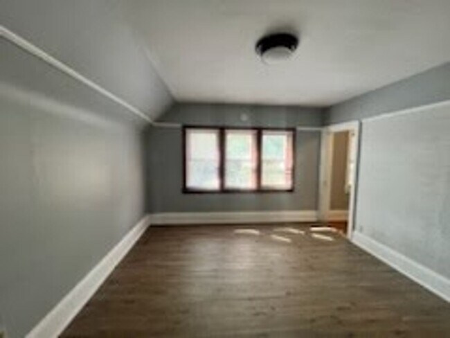 Building Photo - 2146 S Aldrich St