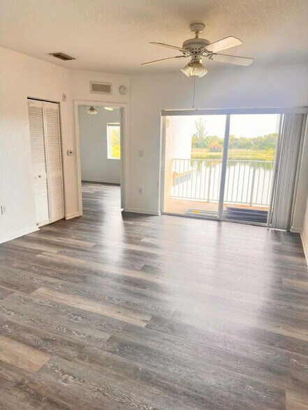 Building Photo - 1145 Golden Lakes Blvd