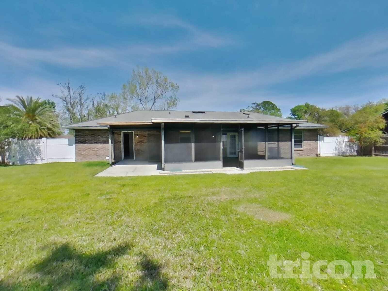 Building Photo - 2159 Acorn Manor
