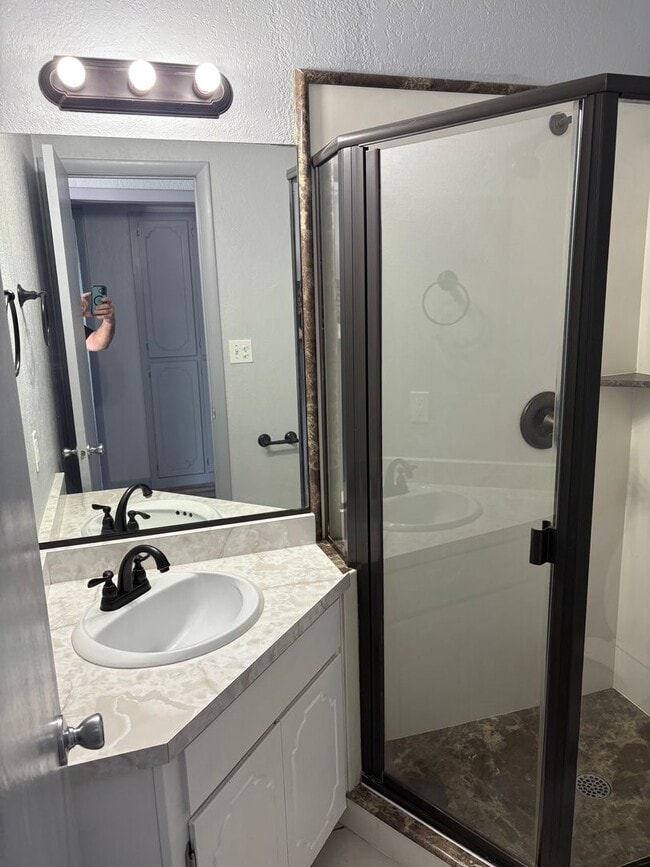 Building Photo - St. George Townhome with a Basement!