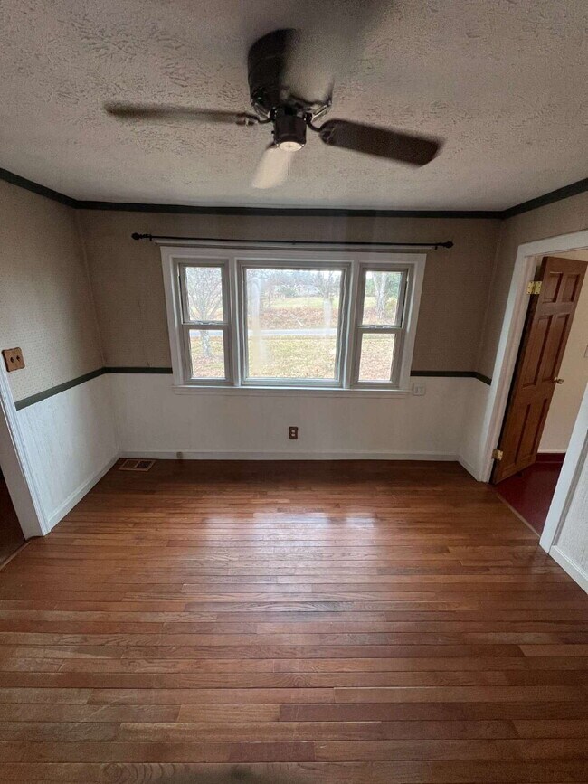 Building Photo - 1244 Mountain View Rd