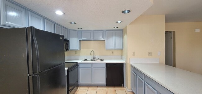 Building Photo - 1204 Observation Dr