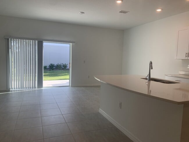 Building Photo - 172 Riverfront Wy