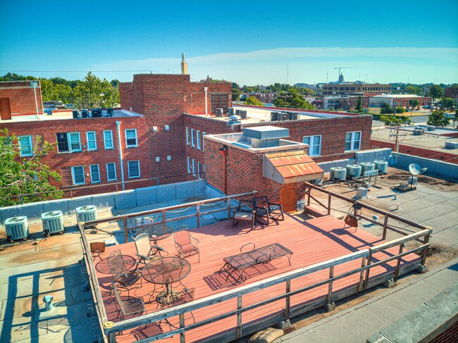 Building Photo - 1209 N Harvey Ave