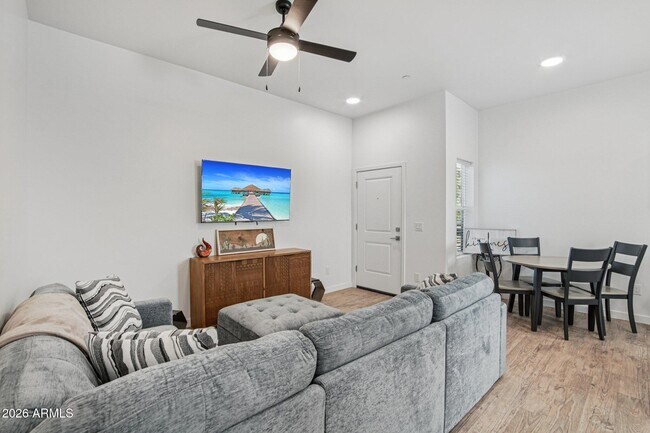 Building Photo - 3021 W Williams Dr