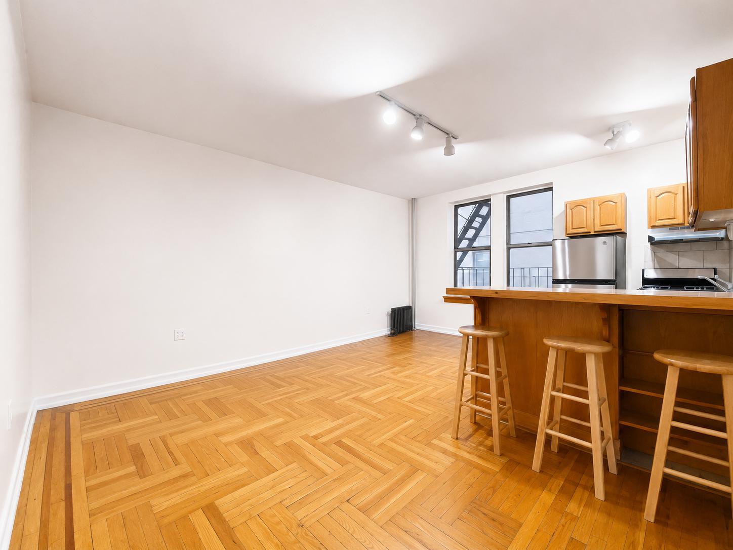 Building Photo - 707 W 171st St