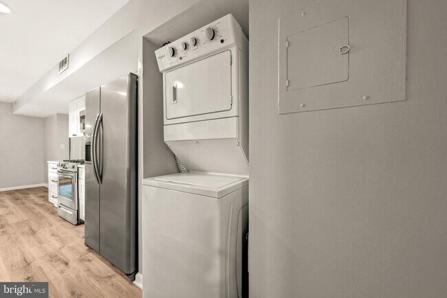 Building Photo - 2045 Royal Fern Ct