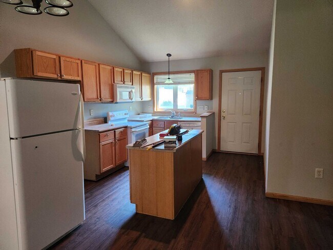 Building Photo - 1040/1044 4th St SE, Forest Lake, MN 55129 (duplex)