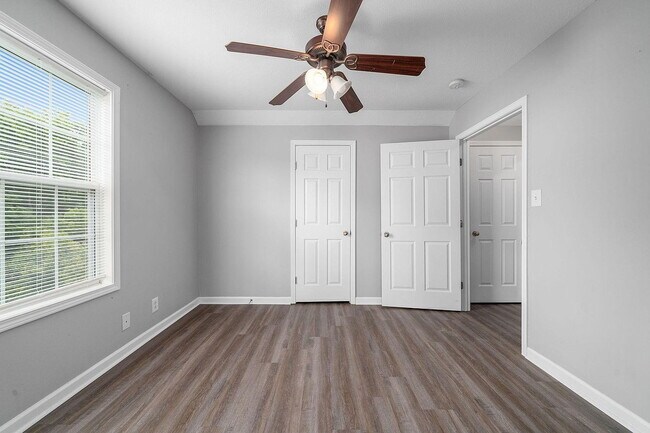 Building Photo - Single family home