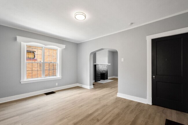 Building Photo - Stunning 2 bedroom home in Carrick available October 1st!