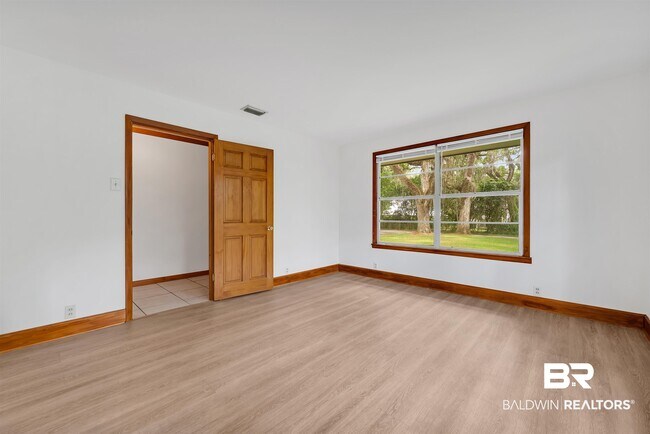 Building Photo - 6425 Village Point Dr