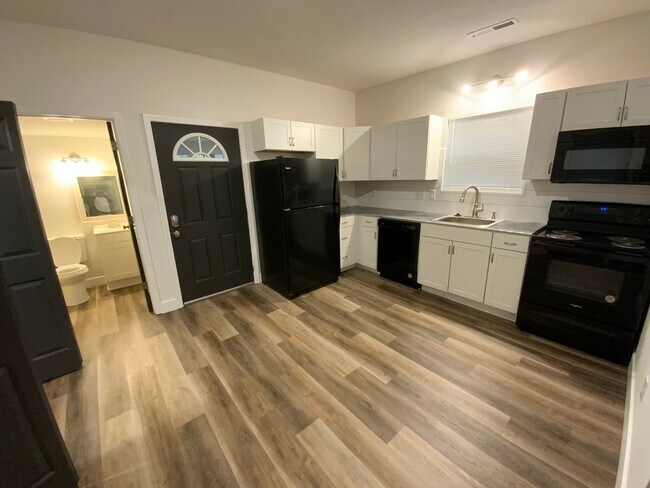 Building Photo - 3 Bedroom House for Rent