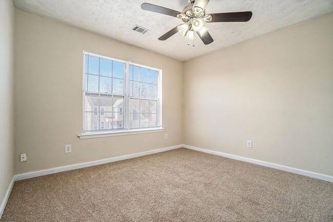 Building Photo - 4 bdrm, 2.5 bath in College Park