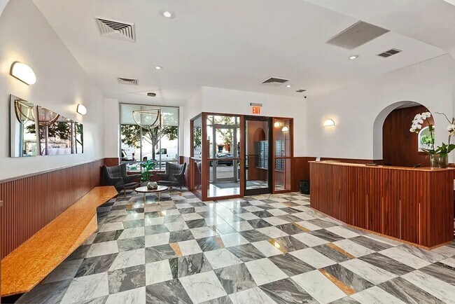 Building Photo - 10 Rutgers St