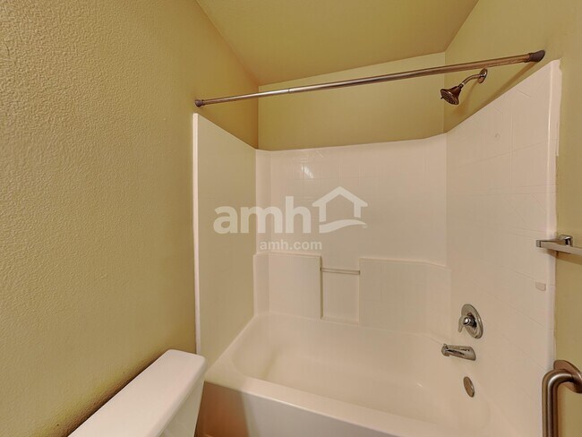 Building Photo - 1914 Cambridge St