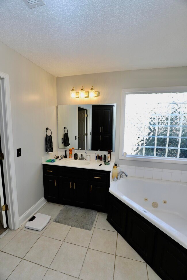 Building Photo - 3245 Arborwood Dr